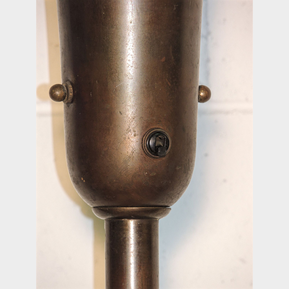 Lampada da Terra Luminator, dettaglio interruttore