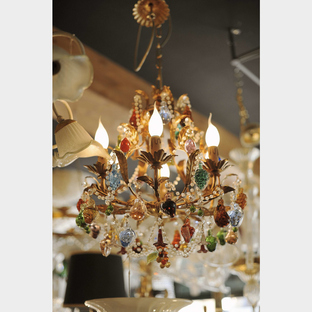 Lampadario in ferro battuto con frutta in vetro di Murano Vetro di Murano