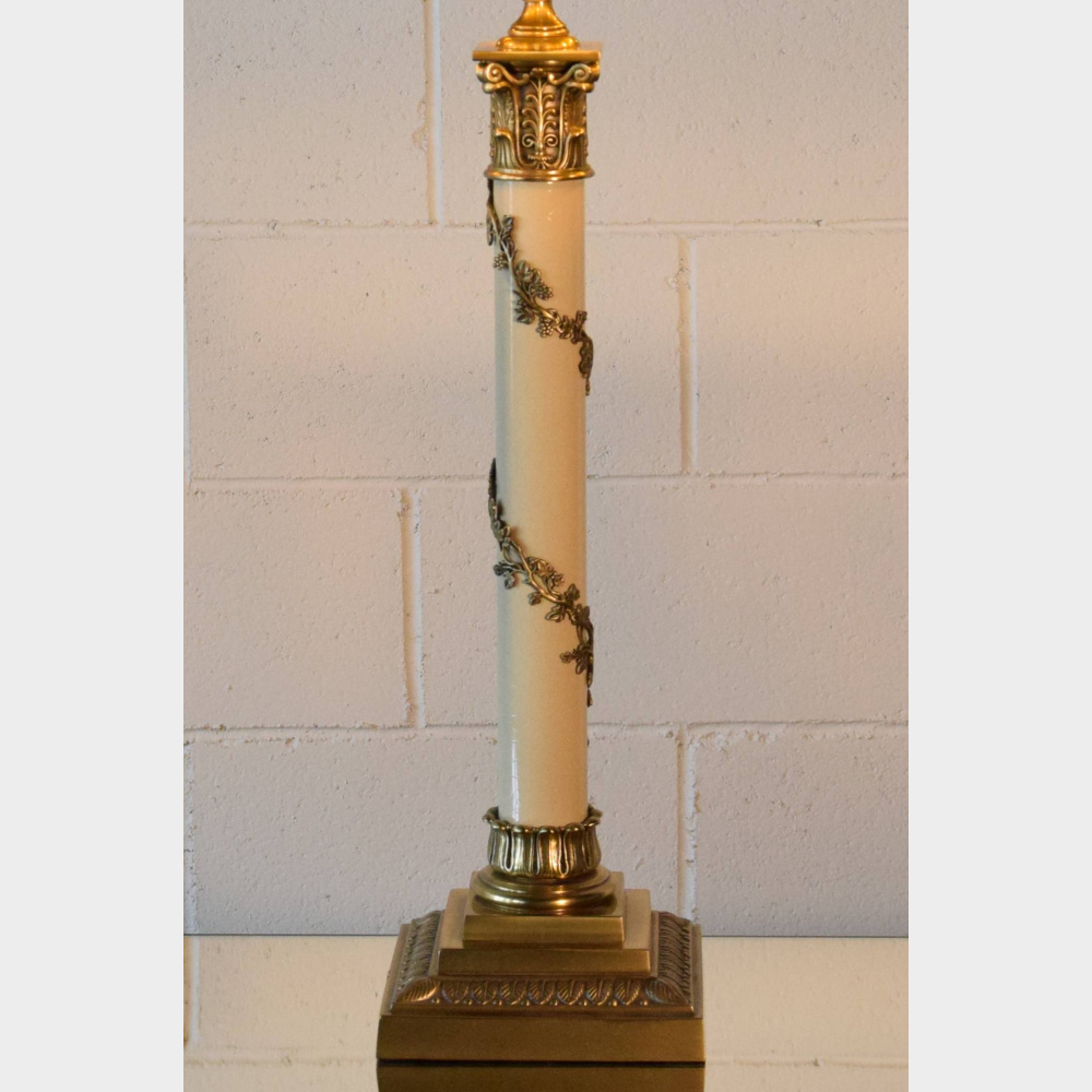 Lampada da tavolo a colonna con edera