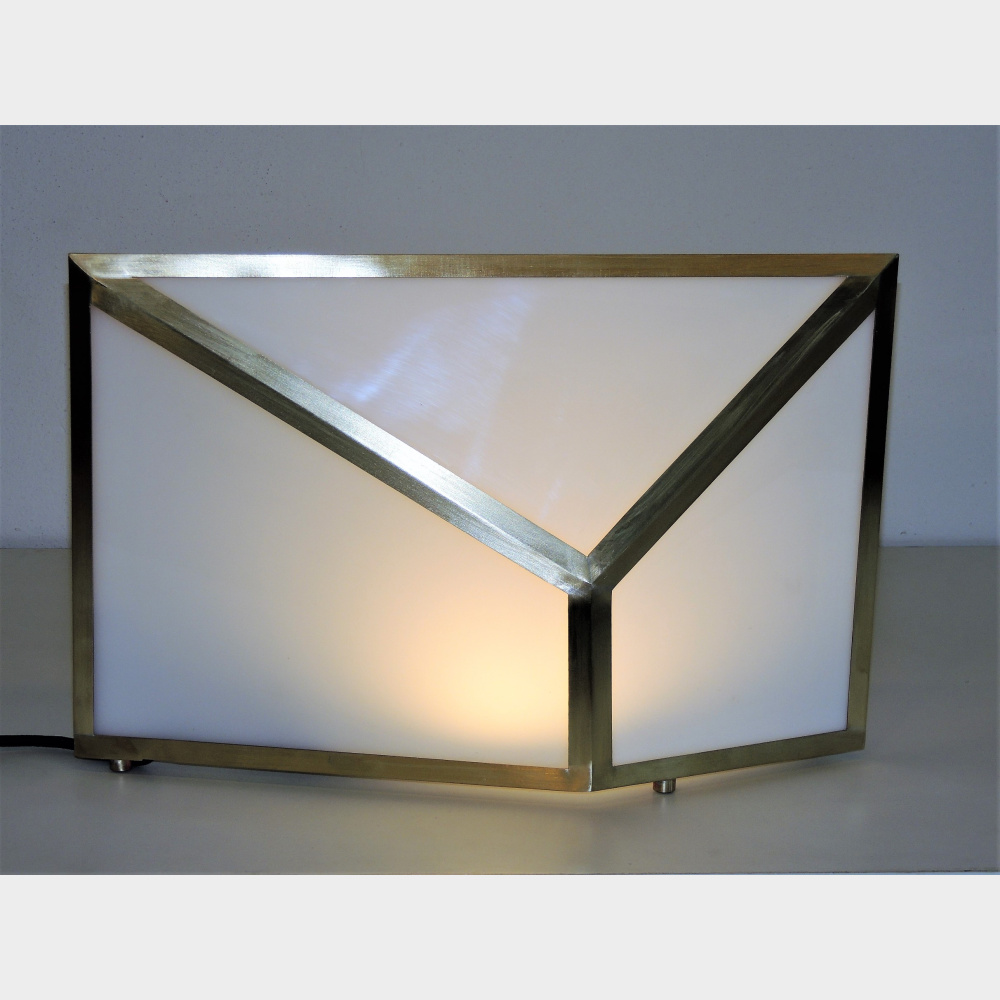 lampada da tavolo, prototipo, accesa