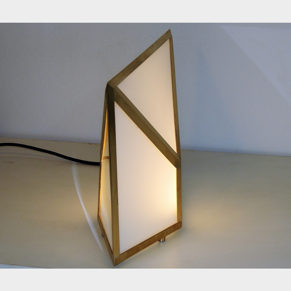 lampada da tavolo, prototipo, accesa