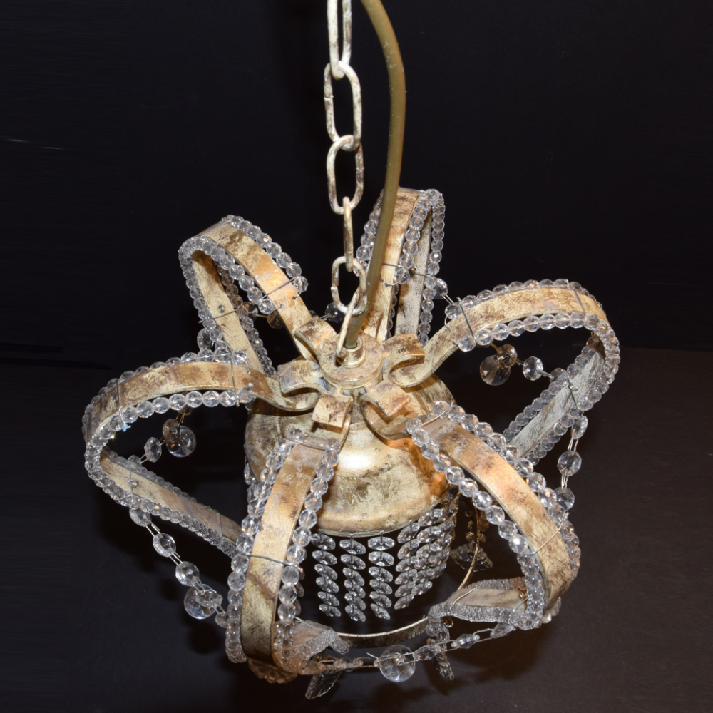 Lampadario in ferro battuto dorato e laccato a forma di corona corona con cristalli art. LS 19 3